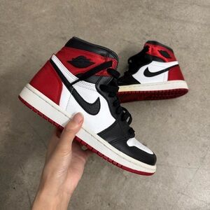 Jordan 1 Retro High Satin Black Toe